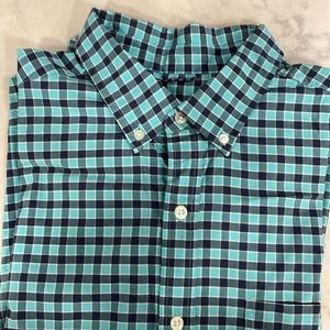 Vineyard vines brand new never been worn long sleeve button down plain shirt